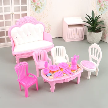 1 Adet Yeni Mutfak Sofra Bebek Aksesuarları yemek masası Sandalye Kanepe Minyatür Plaka Şişe Piazz Mini çay fincanları Bebekler İçin Oyuncaklar