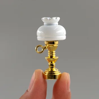 1/12 Bebek Evi Minyatür Metal Masa Lambası Simülasyon Mobilya Model Oyuncaklar Mini Dekorasyon Dollhouse Aksesuarları