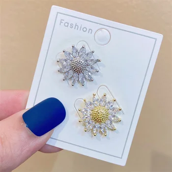 Moda Çiçek Broş Kristal Ayçiçeği Broş Kadınlar için Metal parlama Önleyici Yaka Pin Sabit Elbise Pimleri Kazak Ceket Aksesuarı