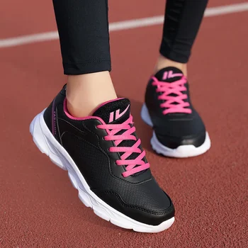 Kadın spor ayakkabı Sneakers Siyah Kadın Tenis Platformu 2023 Yüksekliği Artan Rahat koşu ayakkabıları Femme Bahar Kaymaz Femin
