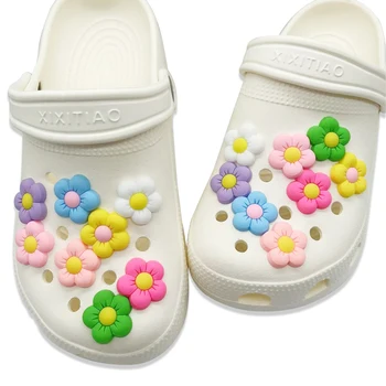 Tek Satış 1-16 Adet Renkli Çiçekler PVC Ayakkabı Aksesuarları Sandalet Toka Süslemeleri Fit Pimleri Croc Takılar JIBZ Çocuk Kız Hediyeler