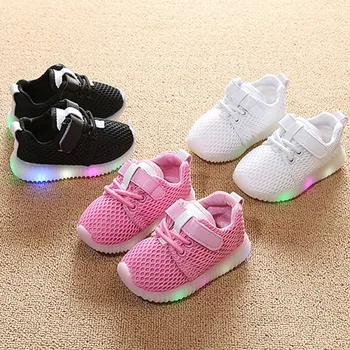 2024 Moda LED Işıklı Örgü Bebek İlk Yürüyüşe Klasik Hafif Eğlence Bebek Tenis Sıcak Satış Kız Erkek Ayakkabı Bebekler